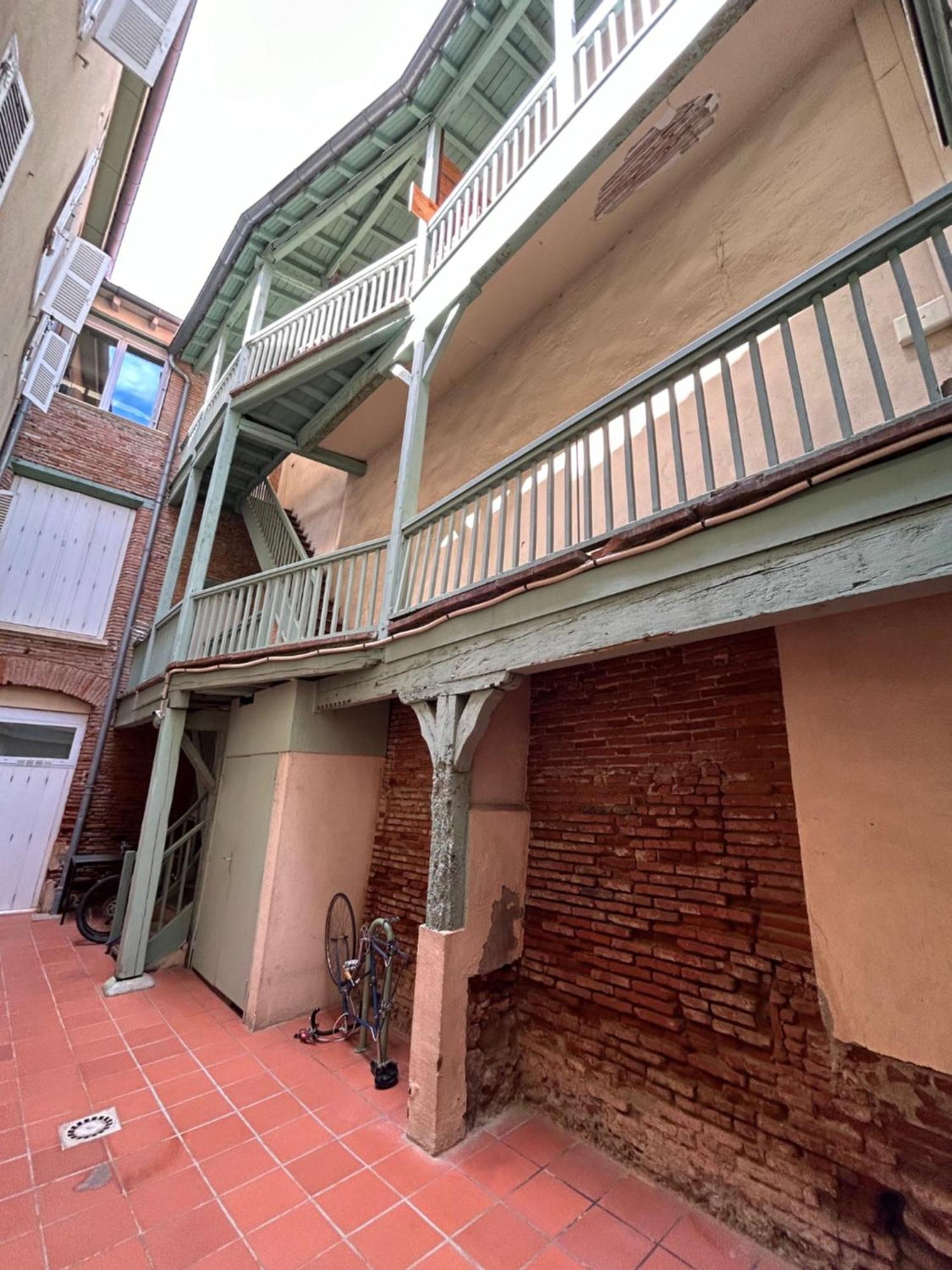 Au Charme Des Carmes - T1 Sur Cour - Metro A & B Apartment Toulouse Exterior photo